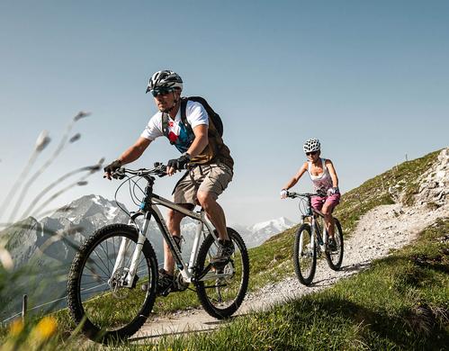 mountainbiking in the mountains summer holiday | © TVB Stubai Tirol / Andre Schönherr